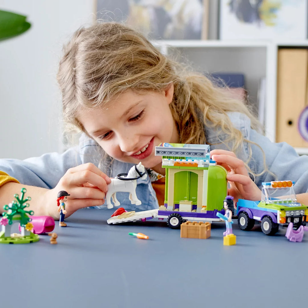 Building Kit with Mini Dolls K8526
