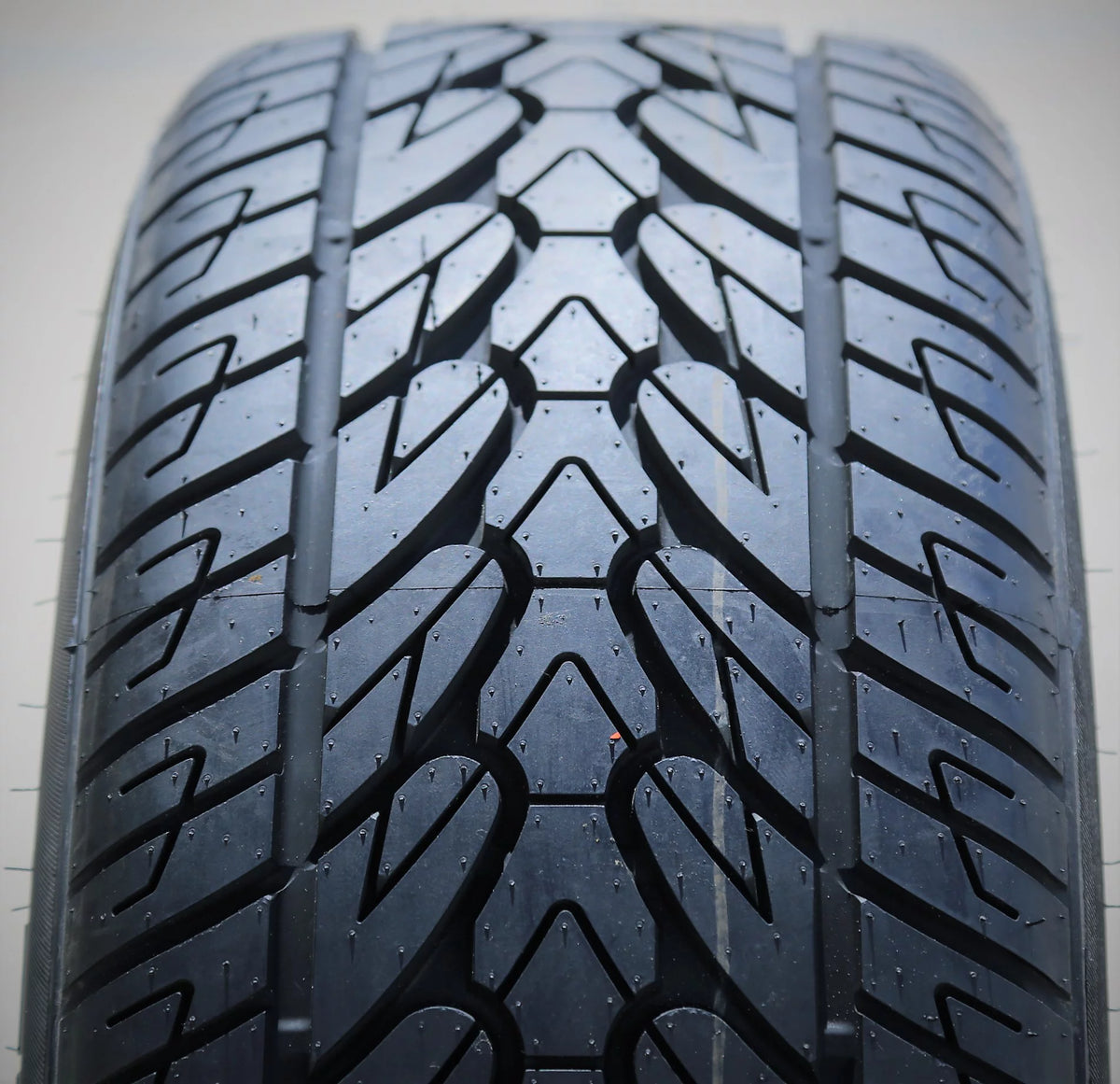 Set of 4 275/55R20 117H XL A/S Performance Tires M48397