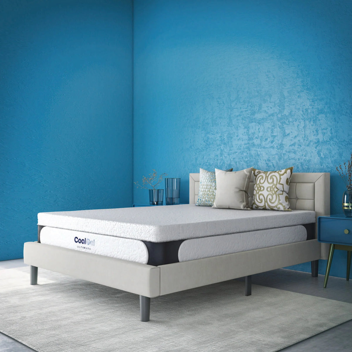 Queen Gel Memory Foam Mattress with 2 Pillows B1152