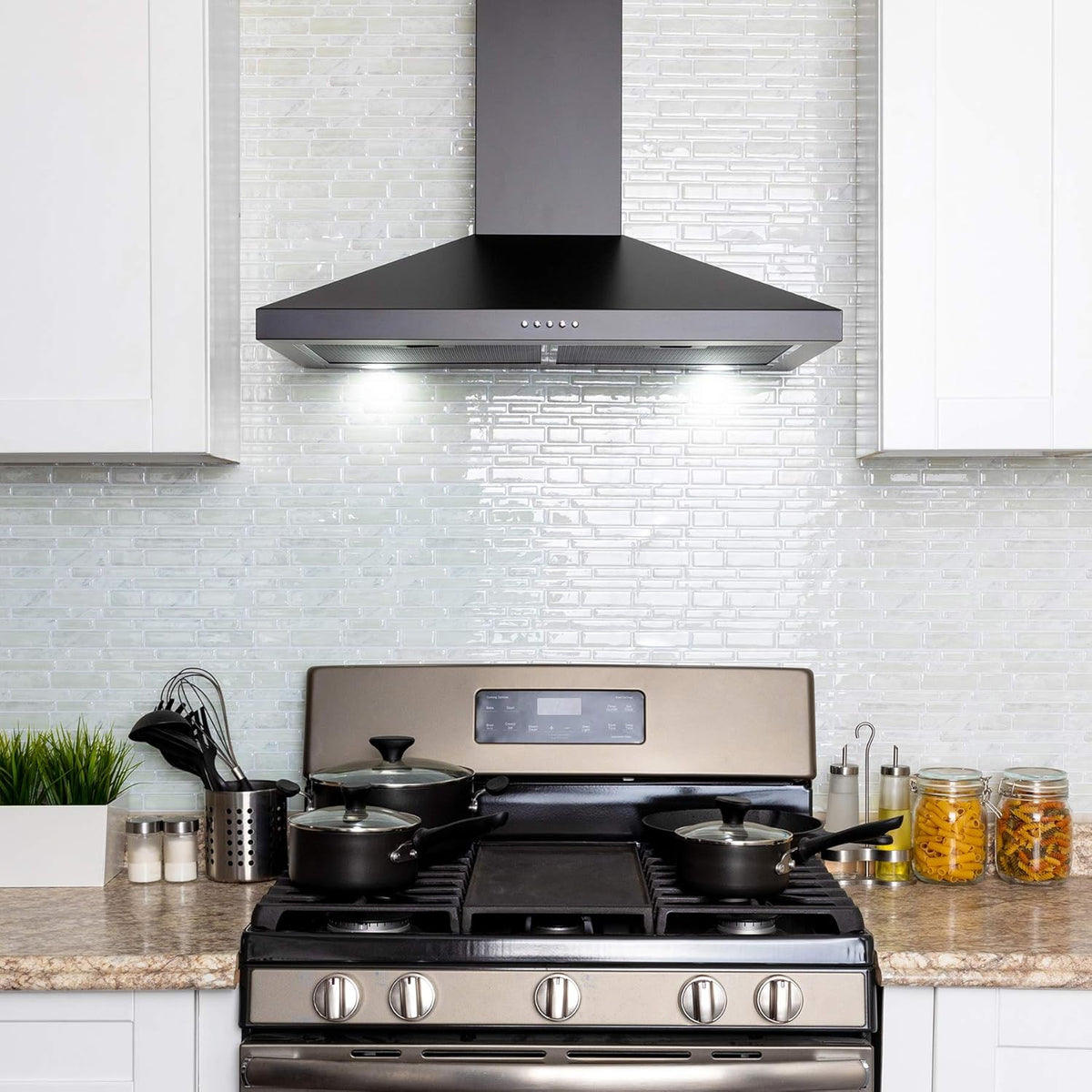 Black Painted Stainless Steel Kitchen Wall Mount Range Hood with Carbon Filters K69449