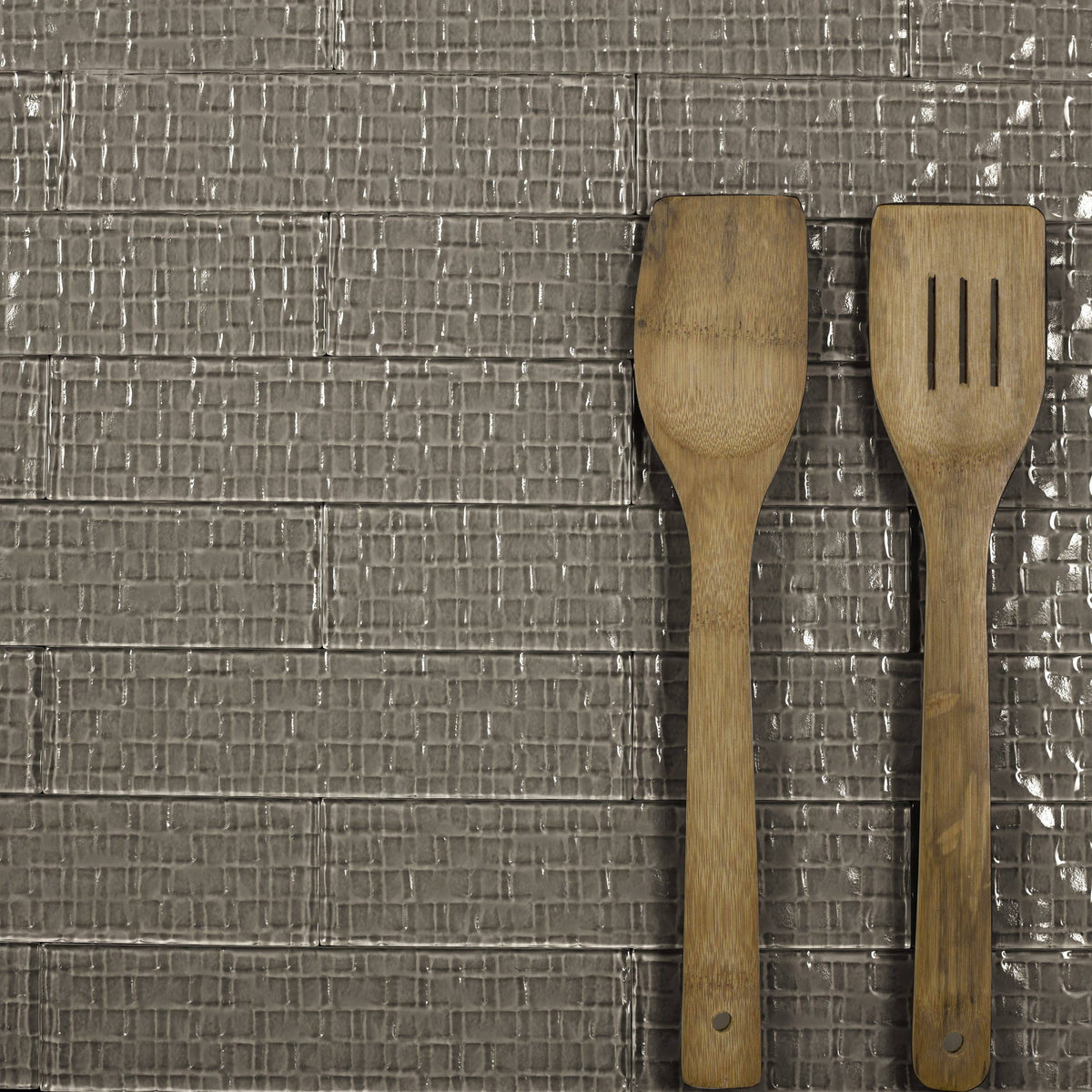 126-Pack Glossy Glass Subway Wall Tile R7554