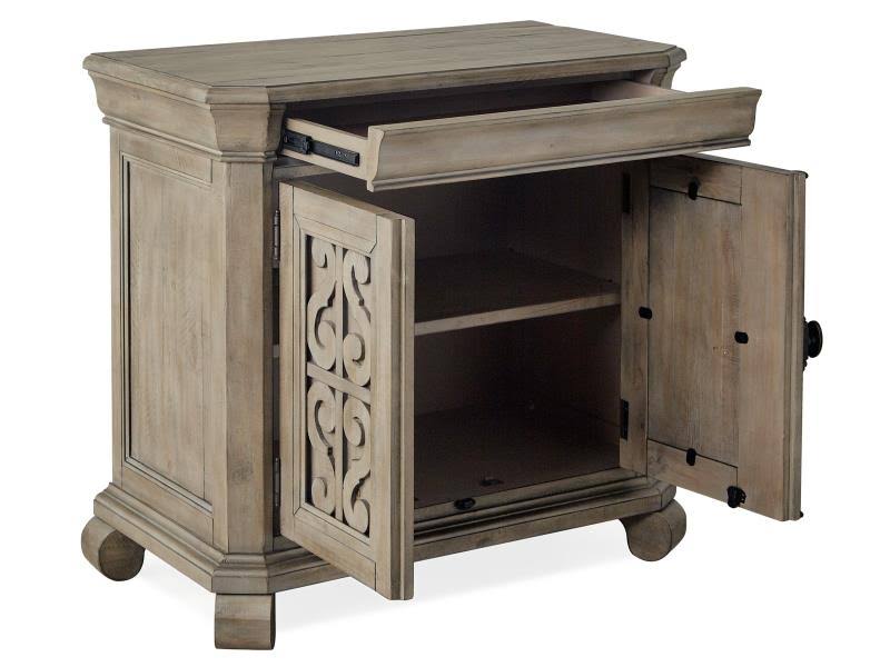 Bachelor Chest Y712178