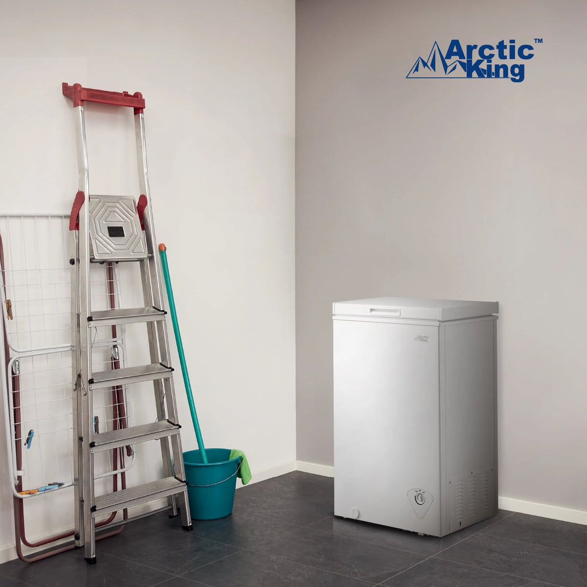 White 3.5 Cu ft Chest Freezer Y96647